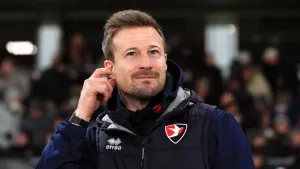 Wade Elliott frustrated after Cheltenham draw a blank against Burton Albion