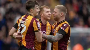Bradford book play-off place with point against champions Leyton Orient