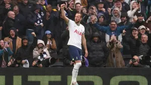 Harry Kane keeps alive Spurs’ Europa League hopes with Crystal Palace winner