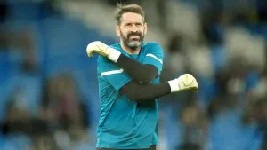 Scott Carson commits to Manchester City with new 12-month deal