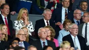 Sir Alex Ferguson (centre)