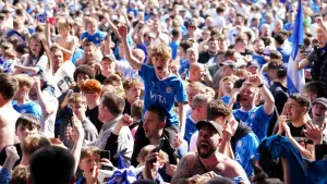 Stockport edge dramatic shootout to beat Salford and reach play-off final