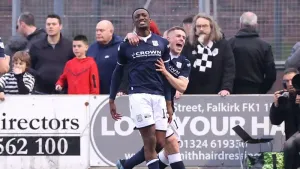 Dundee bring Zach Robinson back for second loan spell
