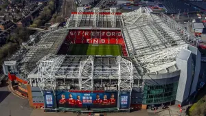 Sheikh Jassim is still waiting to hear whether his most recent offer to buy Manchester United has been accepted (Peter Byrne