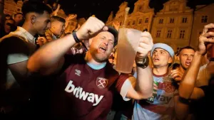 West Ham fans praised for their behaviour in Prague