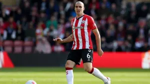 Former Southampton midfielder Oriol Romeu joins Barcelona