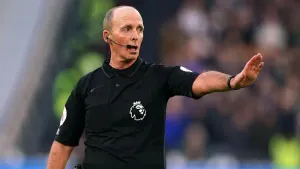 Former referee Mike Dean took charge of more than 550 top-flight matches (Mike Egerton/PA)