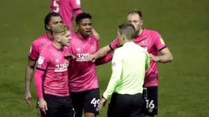 Referees have been instructed to issue at least one card where they are confronted by two or more players (Richard Sellers/P