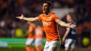 Swansea sign striker Jerry Yates from Blackpool