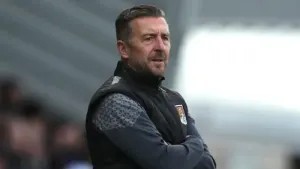 Jon Brady hails match-winner Sam Hoskins after late strike downs Robins
