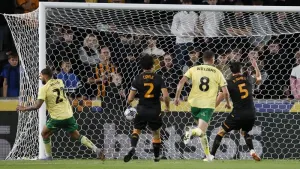 Nahki Wells ends goal drought to earn point for Bristol City at Hull