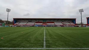 Five-star Hamilton too hot for Annan