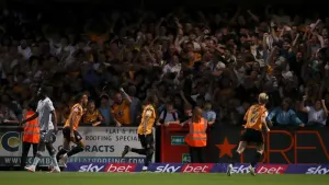 Late Fejiri Okenabirhie goal earns Cambridge victory over Reading