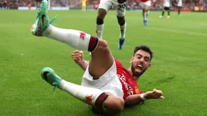 Bruno Fernandes fires injury-time winner for Man Utd at Fulham