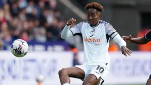Ten-man Swansea survive Jamal Lowe penalty miss to draw with Sunderland
