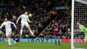 Bobby Thomas header denies Leeds chance to close on automatic promotion places