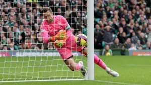 Goalkeeper David Marshall produces inspired performance as Hibs beat Aberdeen