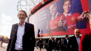Manchester United to consult Ineos on January transfers and Erik ten Hag future