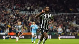 Eddie Howe backs Alexander Isak to become a fan favourite at Newcastle