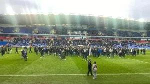 Reading-Port Vale abandoned as protesting home fans refuse to leave pitch