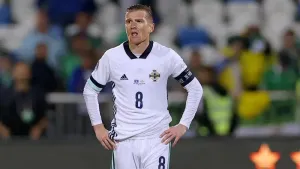 Steven Davis up alongside George Best says Stephen Robinson (Valdrin Xhemaj/PA)