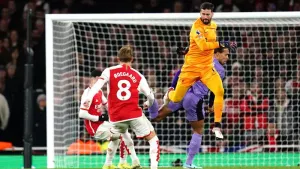 Gabriel Martinelli (left) scores Arsenal’s second goal after a mistake on Liverpool goalkeeper Alisson Becker (John Walton/P