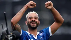 Eastleigh beat promotion hopefuls Bromley