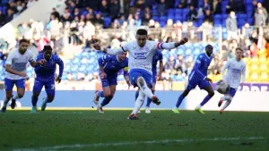 James Tavernier scores penalty double as Rangers win to go top of Premiership
