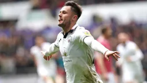 Liam Cullen snatches Swansea victory to dent Hull’s play-off hopes