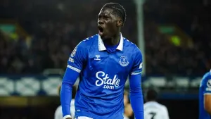 Oliver Glasner watches on as Palace are denied victory by late Everton leveller