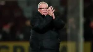 Steve Evans dedicates Stevenage win to teenage fan who died in car accident
