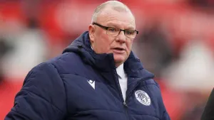 Steve Evans laments penalty decisions as Stevenage beaten by Reading