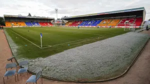 Dundee move into top six with late win at struggling St Johnstone