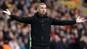 Gary O’Neil disgusted by Mark Robins’ behaviour in front of Wolves ball boy