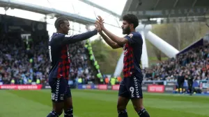Mark Robins says Ellis Simms and Haji Wright should aim for 20-goal mark