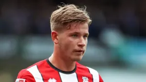 Max Sanders strike helps Leyton Orient close gap on play-off chasing Stevenage