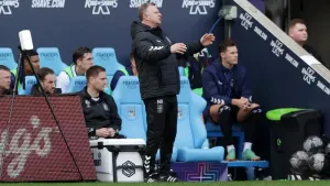 Mark Robins lauds ‘outstanding’ Coventry after ending Leeds’ unbeaten run
