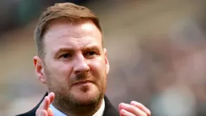 Aberdeen dedicate win to unwell interim boss Peter Leven