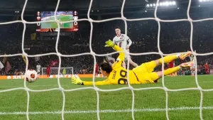 Bayer Leverkusen continue unbeaten run to close in on Europa League final