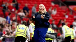Emma Hayes bows out with another WSL title as Chelsea crush Manchester United