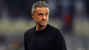 Luis Enrique urges Paris St Germain players to keep calm in bid to reach final