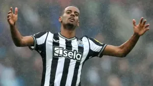 Newcastle wait on Alexander Isak and Callum Wilson fitness ahead of Man Utd trip