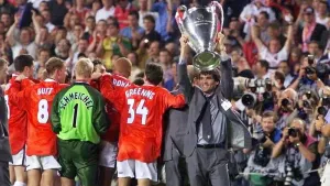 Manchester United’s suspended captain Roy Keane holds the trophy (Owen Humphreys/PA)