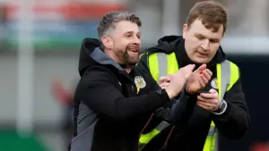 St Mirren close in on European place with victory at Dundee