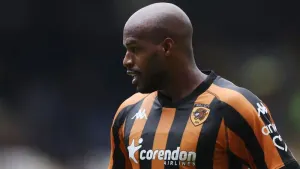 Hull snatch point with late Oscar Estupinan penalty