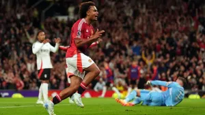 Substitute Joshua Zirkzee scores late debut winner as Man Utd see off Fulham