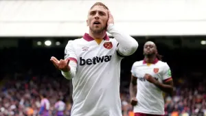 West Ham strike twice in second half to take victory at Crystal Palace