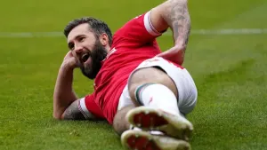 Wrexham continue impressive form with comfortable victory over Reading