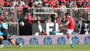 Wrexham edge out Wycombe to make winning return to League One