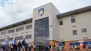 Substitute Owura Edwards rescues draw for Colchester at home to Bromley